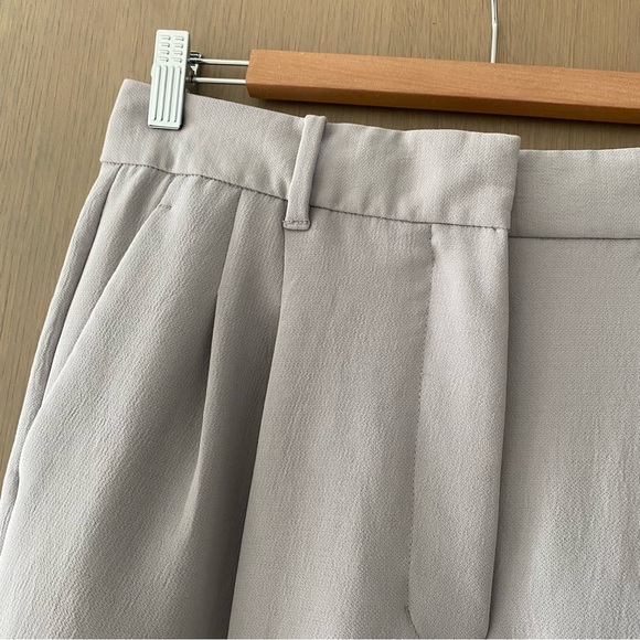 Aritzia The Effortless Pant Cropped Crepette grey - Picture 2 of 10